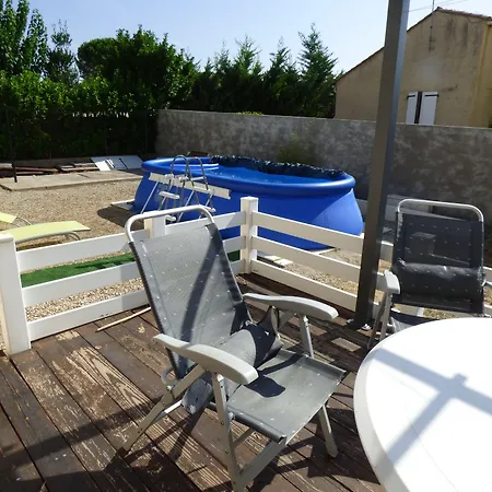 Les Amandiers Bed & Breakfast 3*