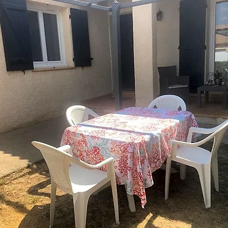 Les Amandiers Bed & Breakfast 3*