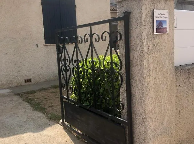 Les Amandiers 住宿加早餐酒店 3*